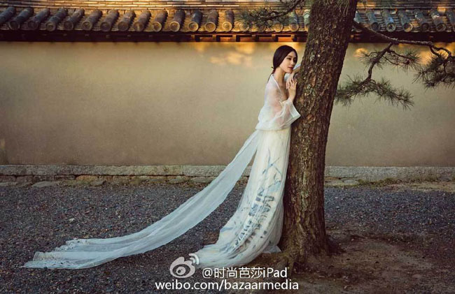 Ngoài ra, Lưu Thi Thi cũng xuất hiện với hình ảnh cô dâu yêu diều, đậm nét hoài cổ trên tạp chí Harper's Bazaar.
