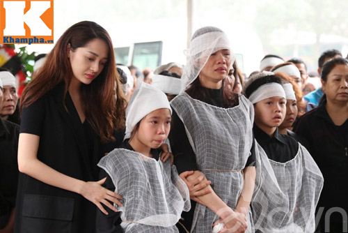 Bí thư Đinh La Thăng đến viếng NS Trần Lập - 22