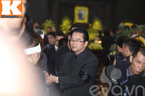 Bí thư Đinh La Thăng đến viếng NS Trần Lập - 2