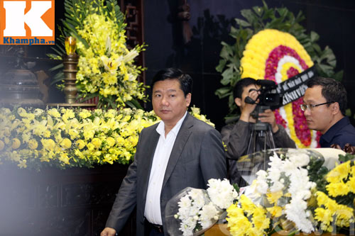 Bí thư Đinh La Thăng đến viếng NS Trần Lập - 7