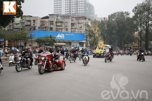 Đoàn xe motor tiễn đưa nhạc sĩ Trần Lập về nơi an nghỉ - 9