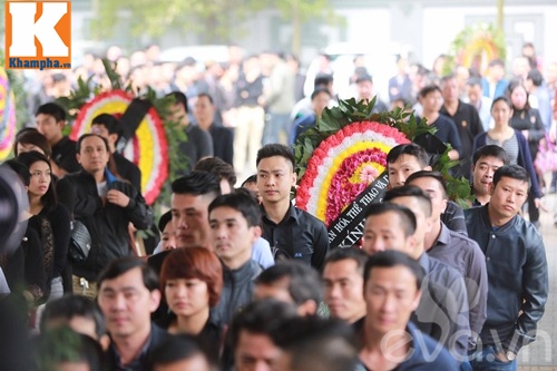 Bí thư Đinh La Thăng đến viếng NS Trần Lập - 17