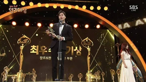 Mải quay Huyền thoại biển xanh, Jeon Ji Hyun nhờ Lee Min Ho mang về quà amp;#34;đặc biệtamp;#34; - 2