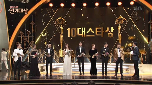 Mải quay Huyền thoại biển xanh, Jeon Ji Hyun nhờ Lee Min Ho mang về quà amp;#34;đặc biệtamp;#34; - 7