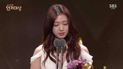 Mải quay Huyền thoại biển xanh, Jeon Ji Hyun nhờ Lee Min Ho mang về quà amp;#34;đặc biệtamp;#34; - 6