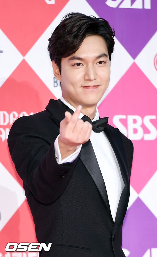 Không có Jeon Ji Hyun, Lee Min Ho tái ngộ amp;#34;tình cũamp;#34; trên thảm đỏ - 2