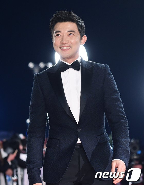 Song Hye Kyo xinh như công chúa, Song Joong Ki bảnh bao hớp hồn fan - 13
