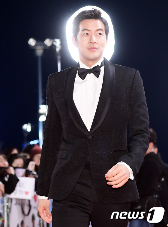 Song Hye Kyo xinh như công chúa, Song Joong Ki bảnh bao hớp hồn fan - 11