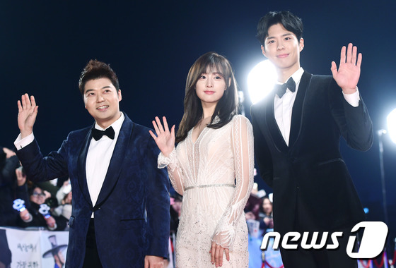 Song Hye Kyo xinh như công chúa, Song Joong Ki bảnh bao hớp hồn fan - 7