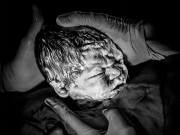 Bà bầu - 7 bức ảnh sinh nở khiến người xem run rẩy của bà mẹ 4 con