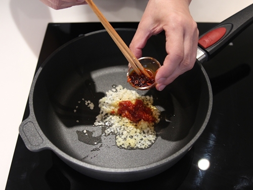 Ngao xào cay cho chị em mê ăn vặt - 3