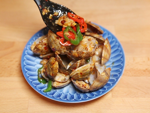 Ngao xào cay cho chị em mê ăn vặt - 6