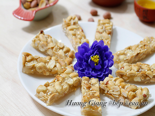 Kẹo lạc giòn tan mời khách ngày Tết - 10