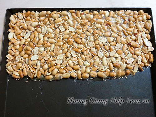 Kẹo lạc giòn tan mời khách ngày Tết - 5