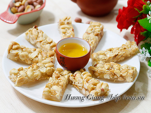 Kẹo lạc giòn tan mời khách ngày Tết - 7