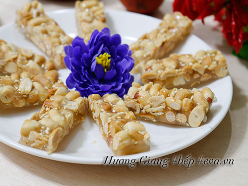 Kẹo lạc giòn tan mời khách ngày Tết - 9