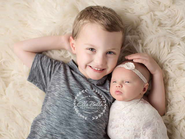 Dành cho mẹ hai con: mẹo để trẻ lớn thích nghi nhanh với em bé mới sinh - 3