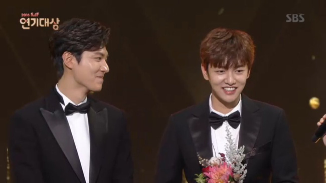 Hành động lịch thiệp như Song Joong Ki, Lee Min Ho cũng ấm áp và tuyệt vời - 2