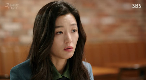 Huyền thoại biển xanh tập 14: Vì tắm amp;#34;hớ hênhamp;#34;, Jeon Ji Hyun suýt bị lật tẩy thân phận - 5