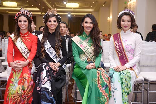 Là amp;#34;chủ nhàamp;#34;, Võ Hoàng Yến xinh đẹp tiếp đón Hoa hậu Trái đất 2015 đến Việt Nam - 11