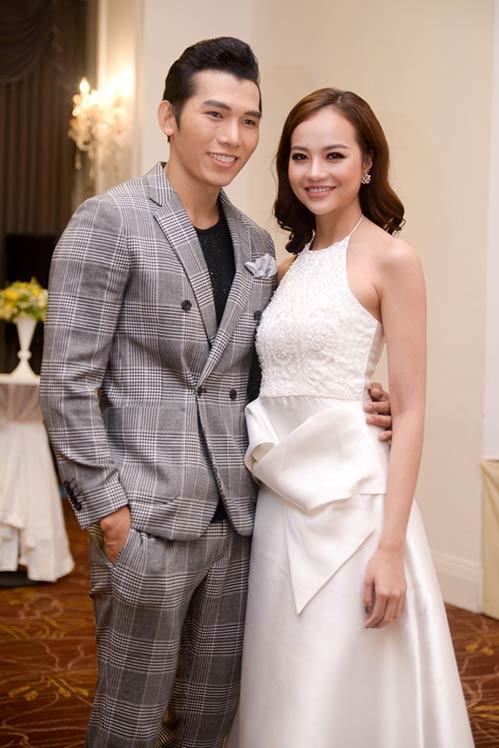 Là amp;#34;chủ nhàamp;#34;, Võ Hoàng Yến xinh đẹp tiếp đón Hoa hậu Trái đất 2015 đến Việt Nam - 3