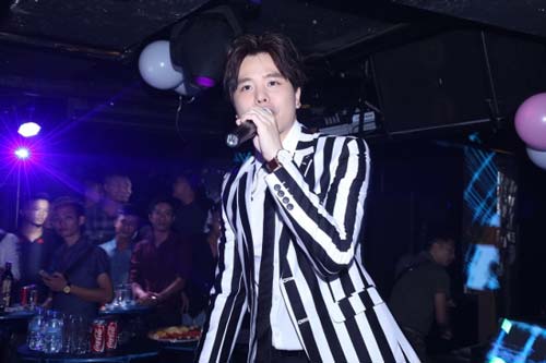 Trào lưu tóc bổ luống của anh Bo lại khiến Sơn Tùng, Isaac và các sao nam sốt xình xịch - 13