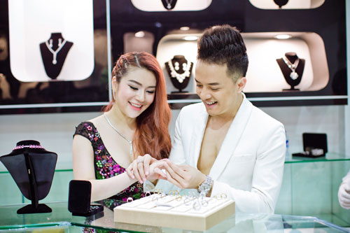 Cao Thái Sơn phanh ngực, Thúy Hằng quyến rũ dự sự kiện đầu năm - 6