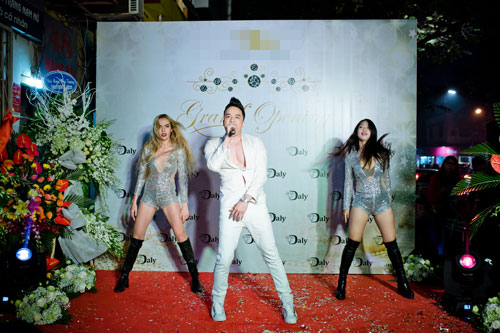 Cao Thái Sơn phanh ngực, Thúy Hằng quyến rũ dự sự kiện đầu năm - 7