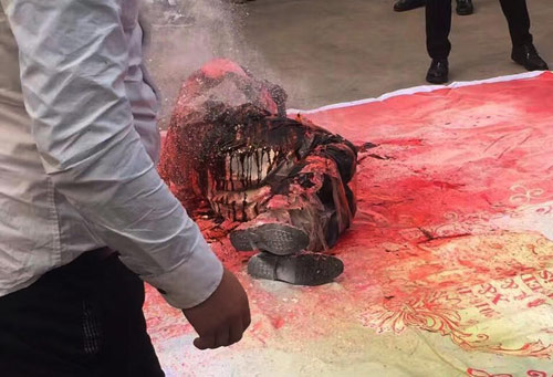 Chú rể phải chịu màn tra tấn cực hình mới được vào động phòng - 4