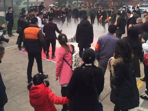 Chú rể phải chịu màn tra tấn cực hình mới được vào động phòng - 5