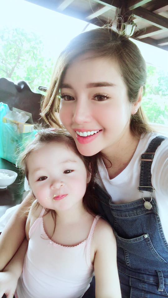 2 khoảnh khắc đối lập của con gái Elly Trần liên tục amp;#34;gây thương nhớamp;#34; dân mạng - 2