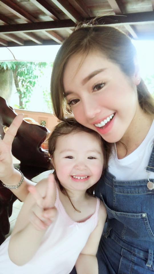 2 khoảnh khắc đối lập của con gái Elly Trần liên tục amp;#34;gây thương nhớamp;#34; dân mạng - 3