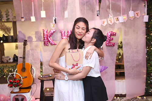 Lan Khuê cảm động rơi lệ vì fan bí mật tổ chức sinh nhật - 8