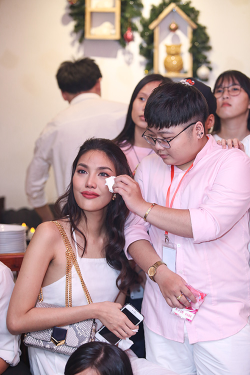 Lan Khuê cảm động rơi lệ vì fan bí mật tổ chức sinh nhật - 7