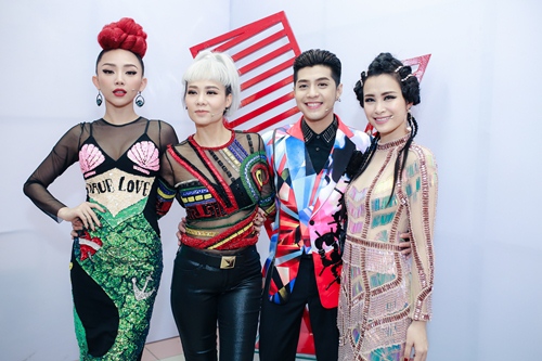 Thu Minh tự lái siêu xe đi chấm thi The Voice 2017 - 8