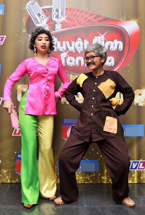 amp;#34;Bố 4 conamp;#34; Lý Hải xuất hiện bảnh bao, Hồ Việt Trung bịt khẩu trang rách khó hiểu - 9