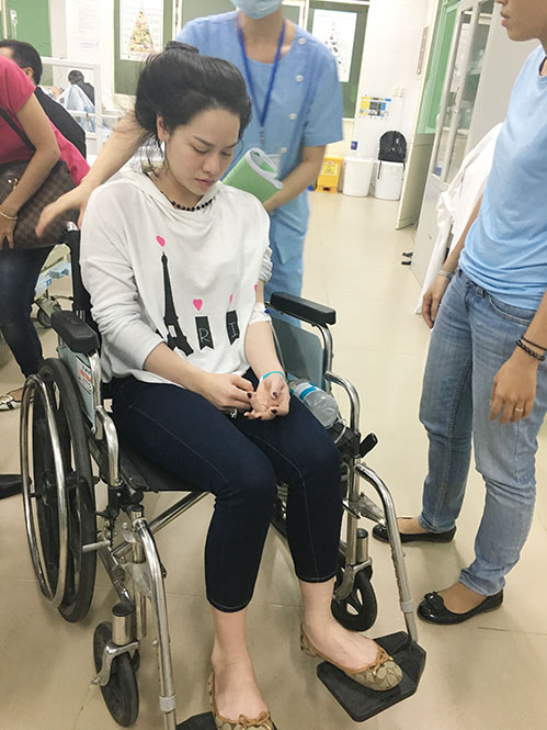 Nhật Kim Anh tiều tụy, gầy guộc đến khó tin sau khi bị ngất xỉu, co giật trên máy bay - 5