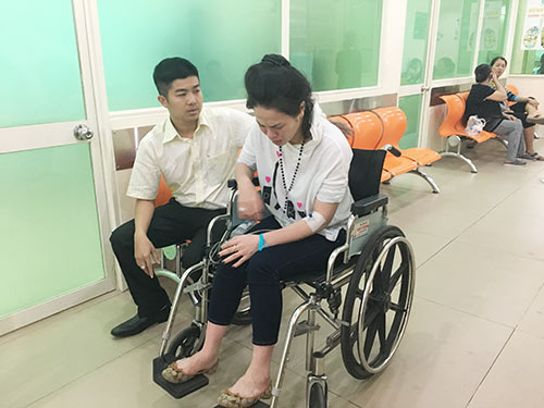 Nhật Kim Anh tiều tụy, gầy guộc đến khó tin sau khi bị ngất xỉu, co giật trên máy bay - 3