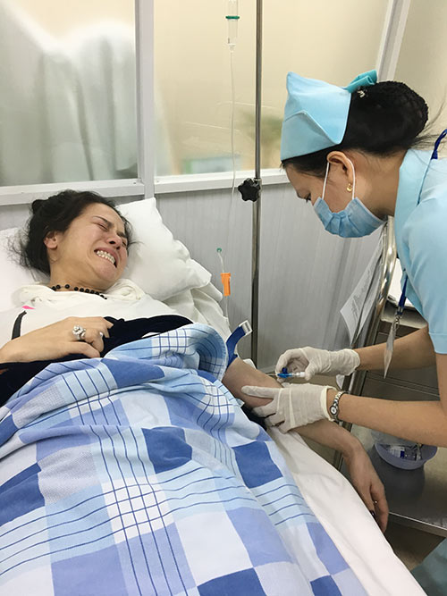 Nhật Kim Anh tiều tụy, gầy guộc đến khó tin sau khi bị ngất xỉu, co giật trên máy bay - 1