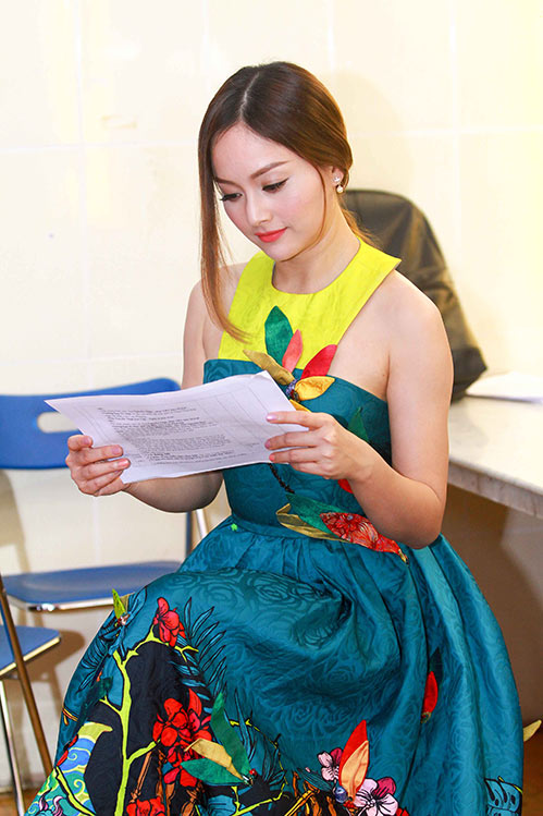 Lan Phương quá đỗi xinh đẹp khiến đồng nghiệp nam mải nhìn theo suýt vấp ngã - 8