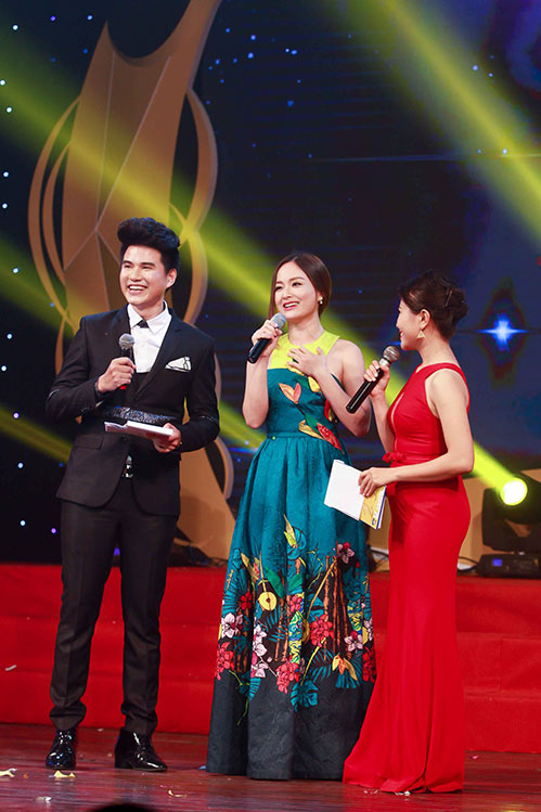 Lan Phương quá đỗi xinh đẹp khiến đồng nghiệp nam mải nhìn theo suýt vấp ngã - 5