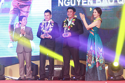 Lan Phương quá đỗi xinh đẹp khiến đồng nghiệp nam mải nhìn theo suýt vấp ngã - 2