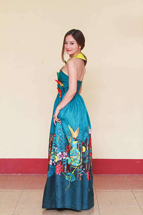 Lan Phương quá đỗi xinh đẹp khiến đồng nghiệp nam mải nhìn theo suýt vấp ngã - 6