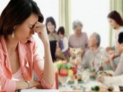 Eva tám - Mẹ chồng quái chiêu bắt con dâu ngồi gói bánh răng bừa suốt 3 ngày Tết