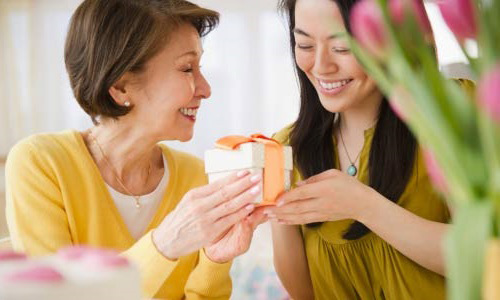 Rơi nước mắt với món quà của mẹ chồng ngày cuối năm - 1