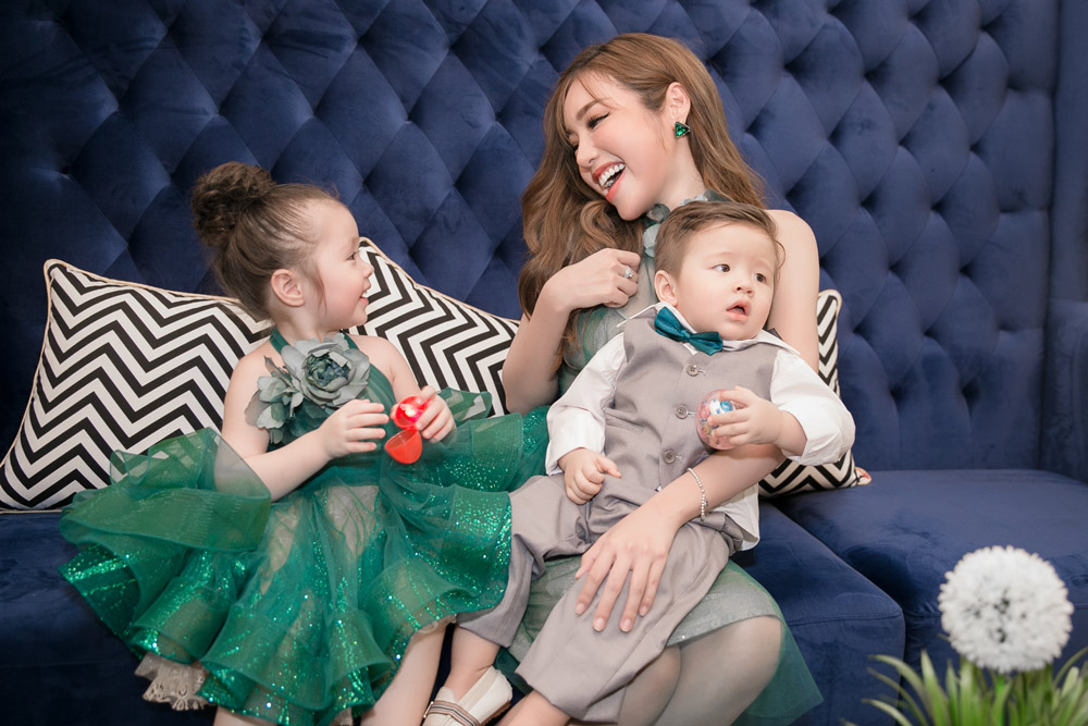 Elly Trần và 2 cục cưng lại amp;#34;đốn timamp;#34; người hâm mộ vì đẹp như tranh vẽ - 8