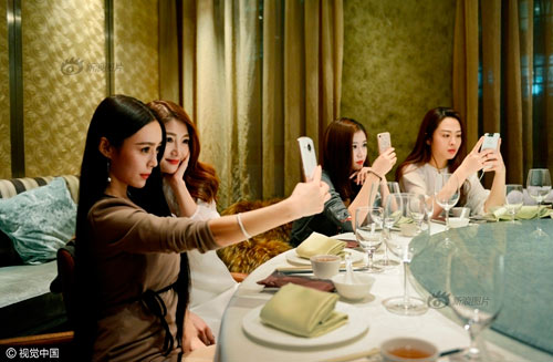 Choáng váng với tiền thưởng Tết của các hotgirl chuyên livestream trên mạng xã hội - 7