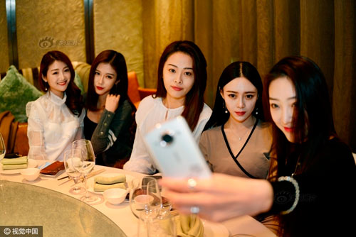 Choáng váng với tiền thưởng Tết của các hotgirl chuyên livestream trên mạng xã hội - 9