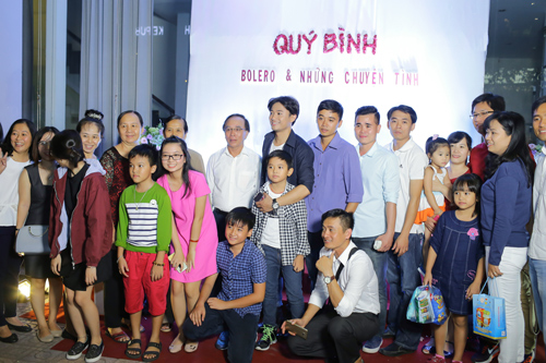 Quý Bình lần đầu khoe mẹ, Mỹ Hồng vượt hàng trăm cây số đi từ thiện - 6