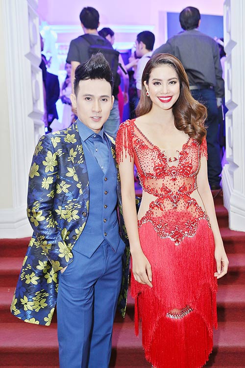Nguyên Vũ ôm eo Phạm Hương, tình tứ Trúc Diễm trên thảm đỏ - 3